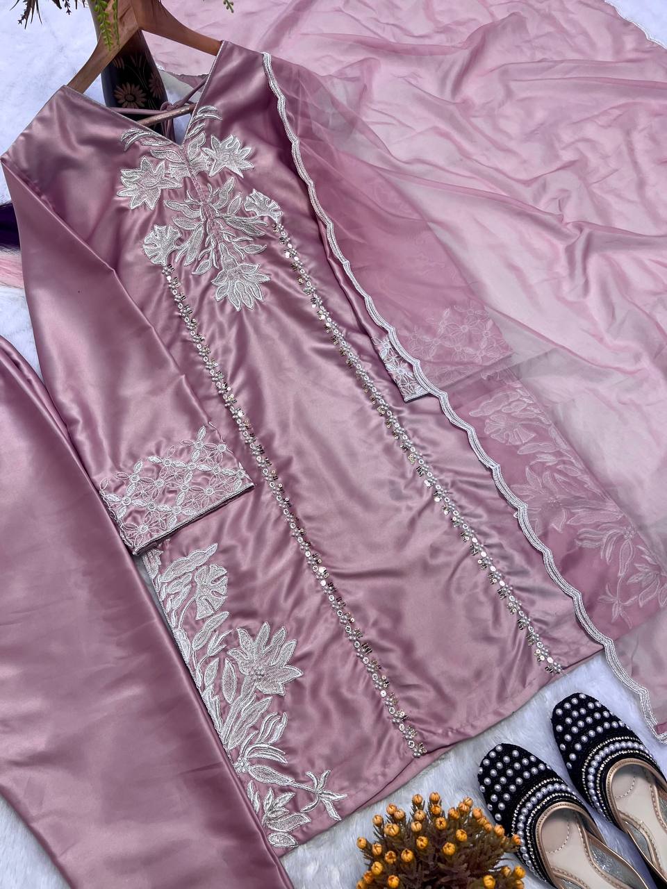 Radiant Mauve Thread-Work Kurta